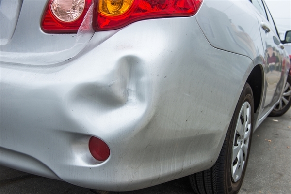 自動車の板金修理はディーラーと整備工場、どちらがおすすめ？